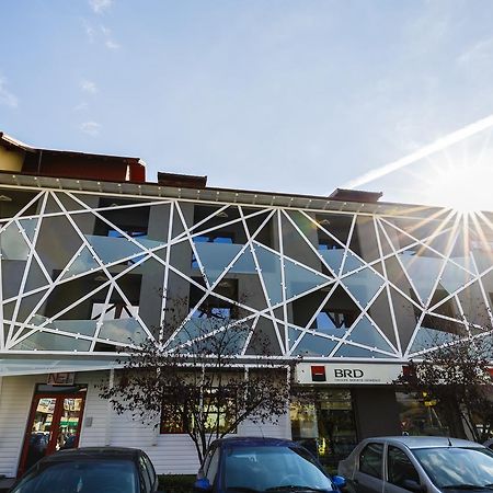 Net Hotel Piteşti Exterior foto