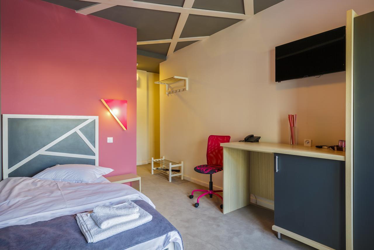 Net Hotel Piteşti Exterior foto